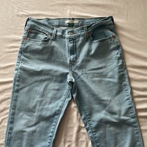 Women’s boyfriend Levi jeans